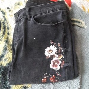 New York & Company Jeans - Flower printed black skinny jeans New York & Company Jeans - Flower printed black skinny jeans